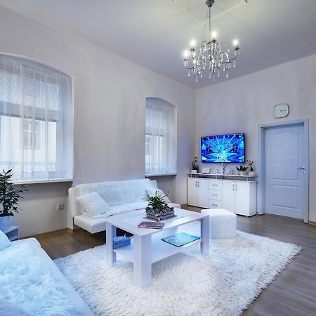 Apartman Bb Centrum Banska Bystrica Exterior photo