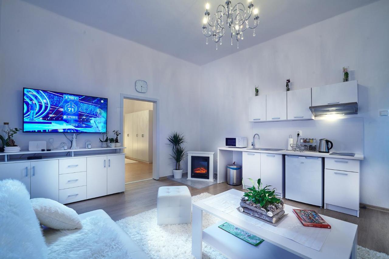 Apartman Bb Centrum Banska Bystrica Exterior photo