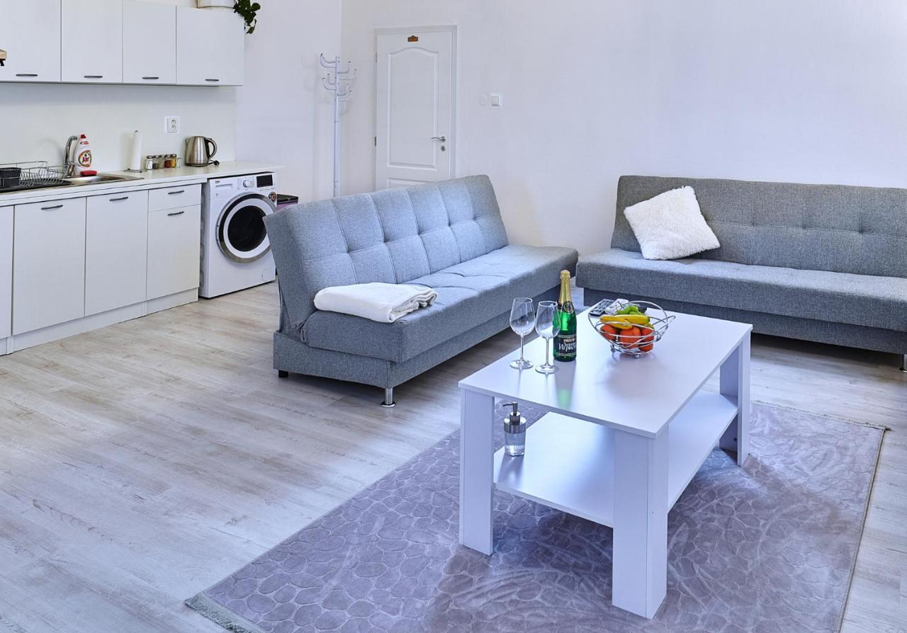 Apartman Bb Centrum Banska Bystrica Exterior photo