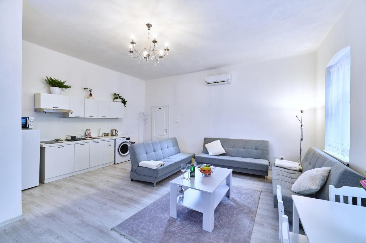 Apartman Bb Centrum Banska Bystrica Exterior photo